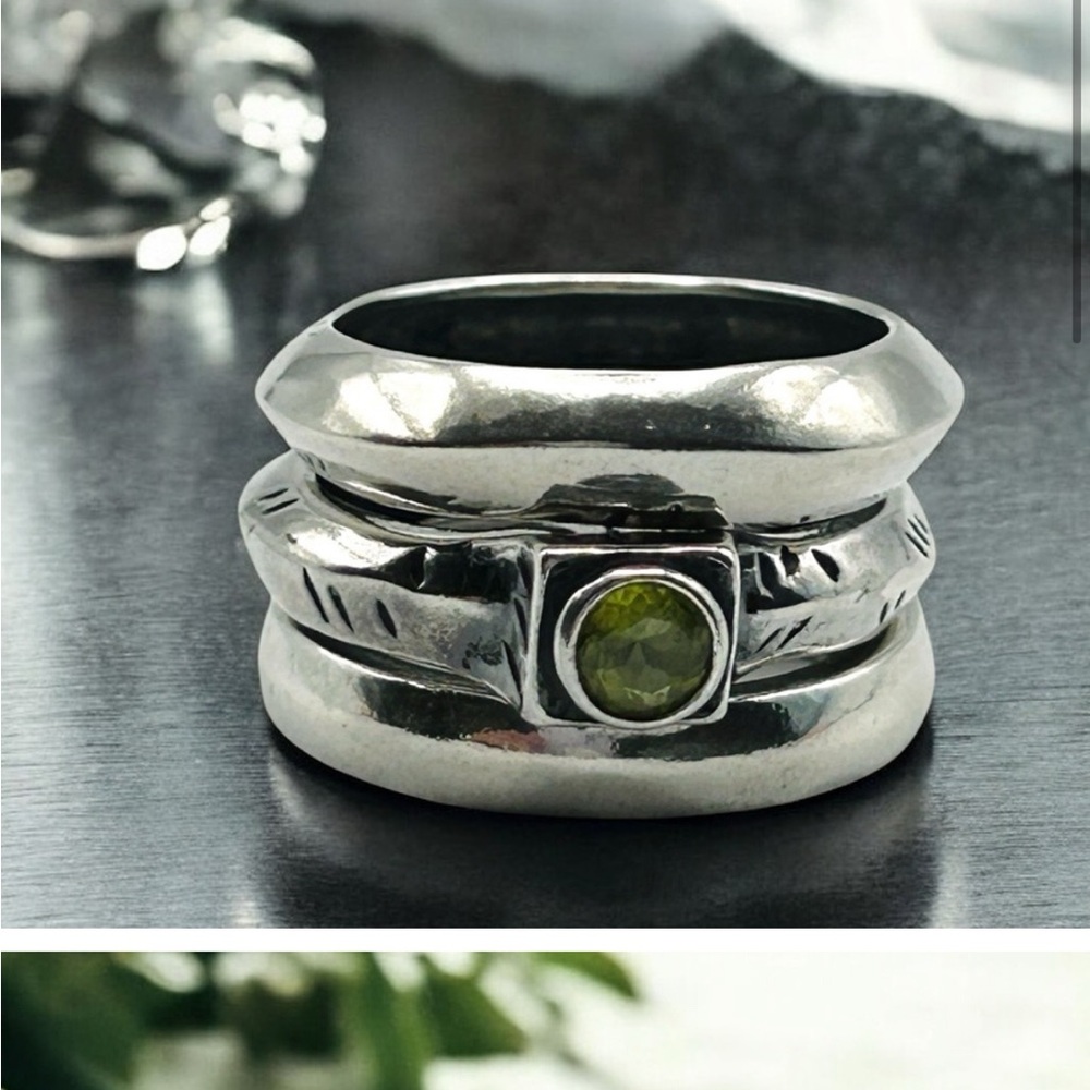 Silpada Silver Ring with Vibrant Peridot Stone - Picture 2 of 5